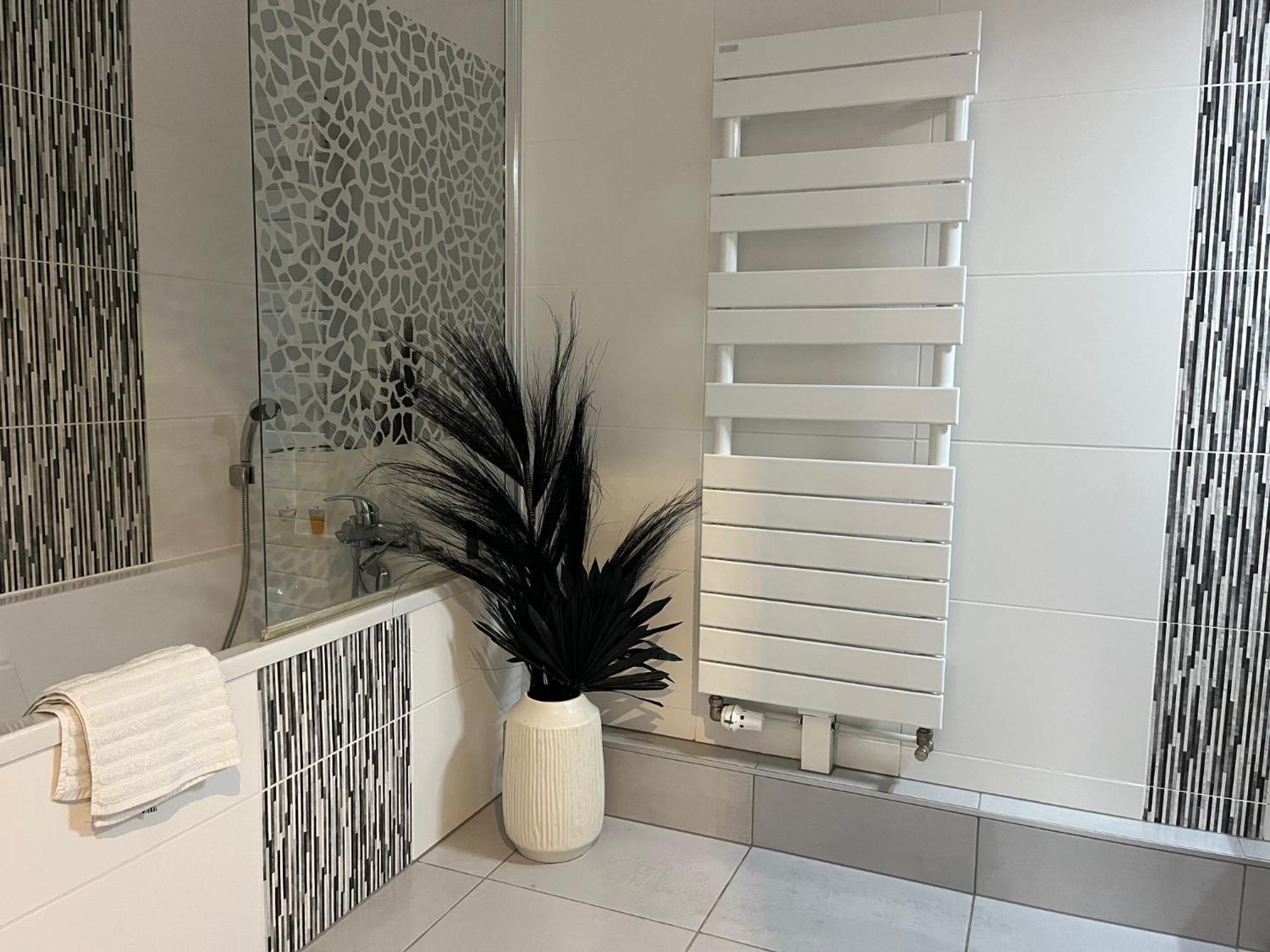 A Few Steps From Basel With Balcony And Free Private Parking Leilighet Saint-Louis  Eksteriør bilde